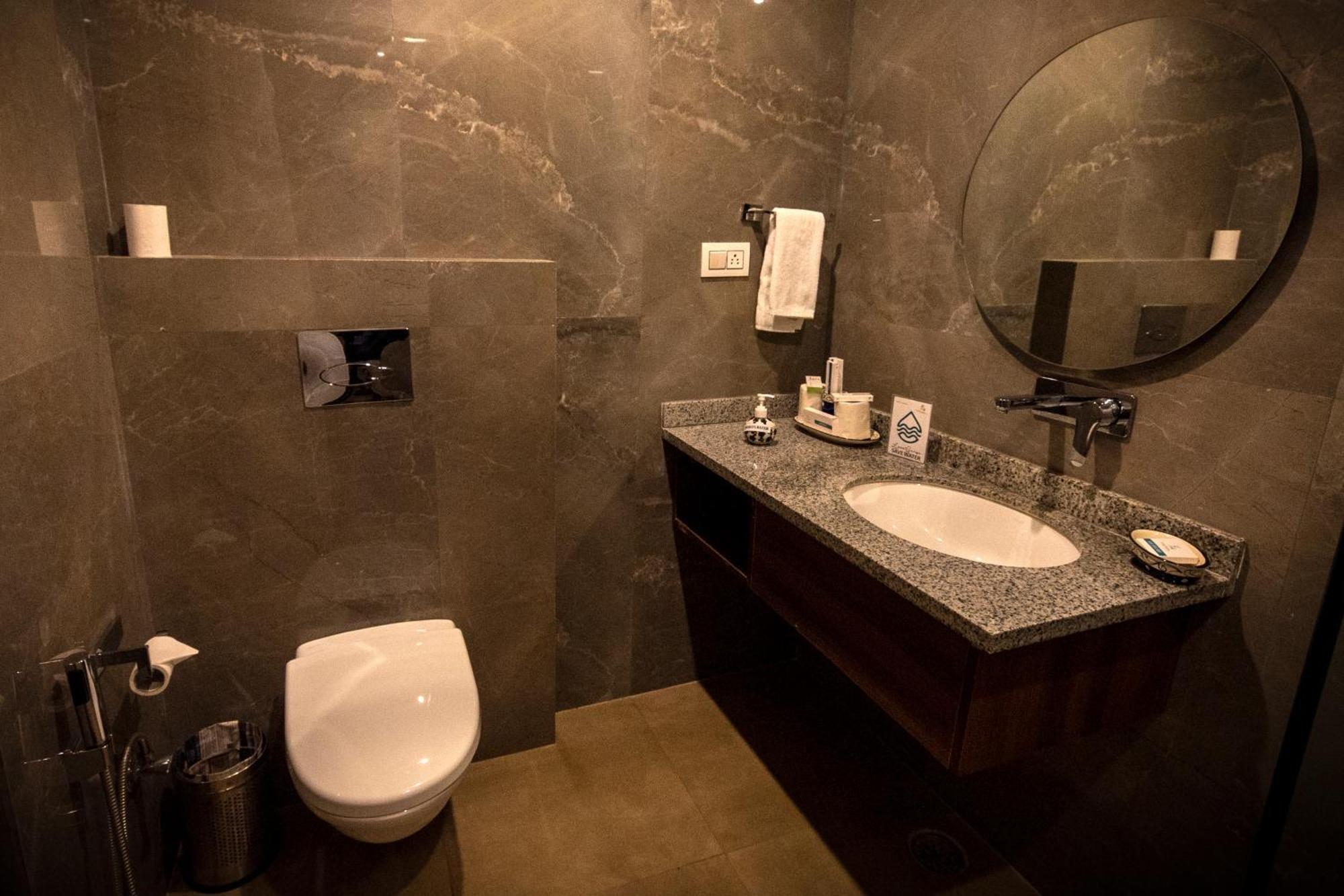 Holywater Hotel By Ganga Kinare #150 Mts From Ganga Ghat Rishikesh Ngoại thất bức ảnh